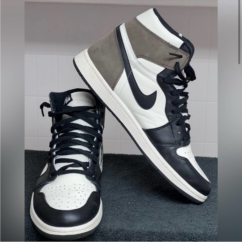 Jordan 1 Retro High (Used)
Dark Mocha size 13 men’s